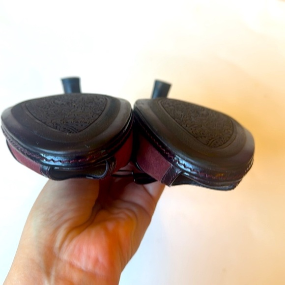 Sofft Elegant Leather Black and Burgundy Peep-Toe Heels size 8.5 - Picture 4 of 9